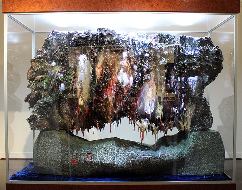 H.H.第三世多杰羌佛韻雕作品-「一石橫嬌」