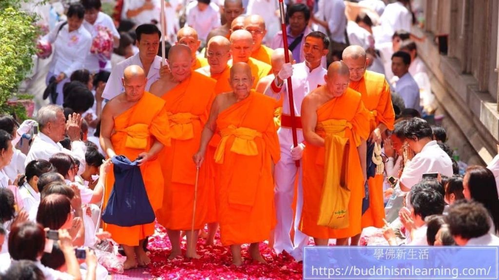 走進寺廟，面對助印經書、籌款建廟與法會活動，能“一捐了之”嗎？