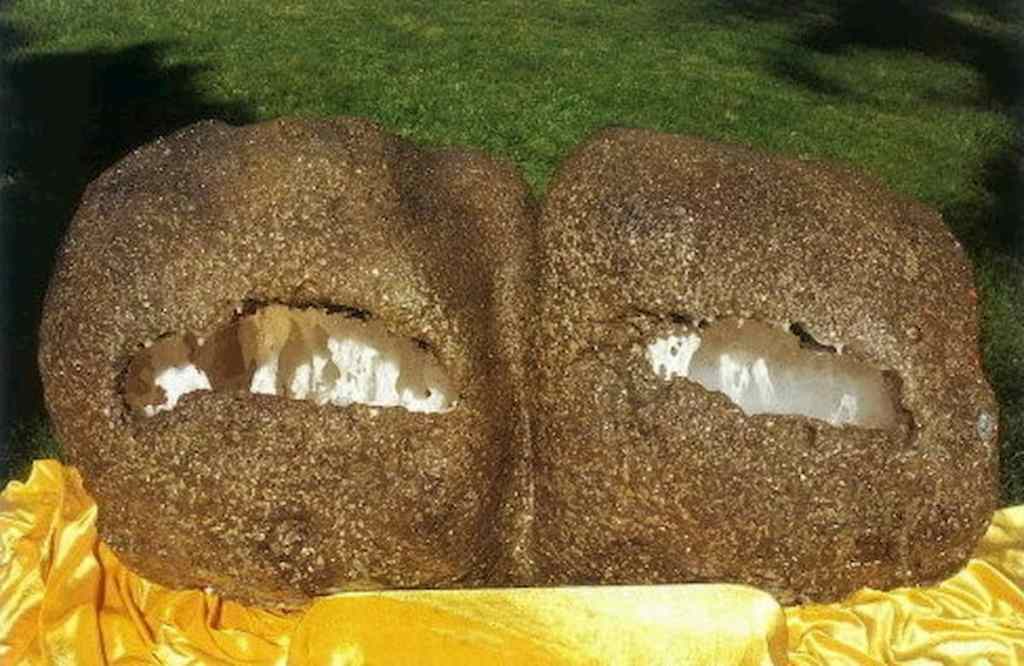 义云高大师韵雕：神秘雾中石