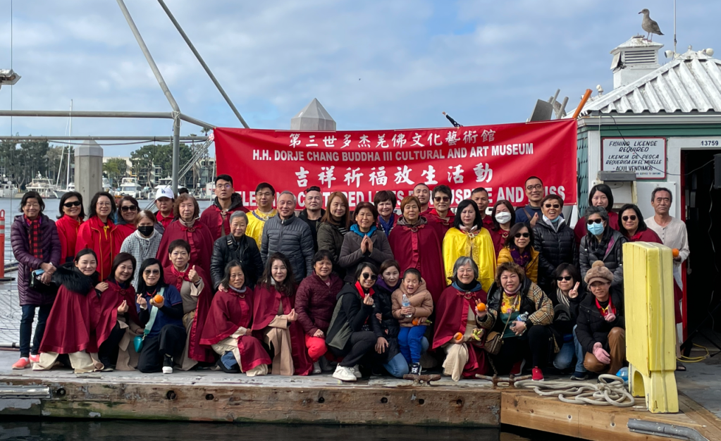 當天有來自美國各州，加拿大，香港等地區300多人參加，活動結束後，部分人員合影留念