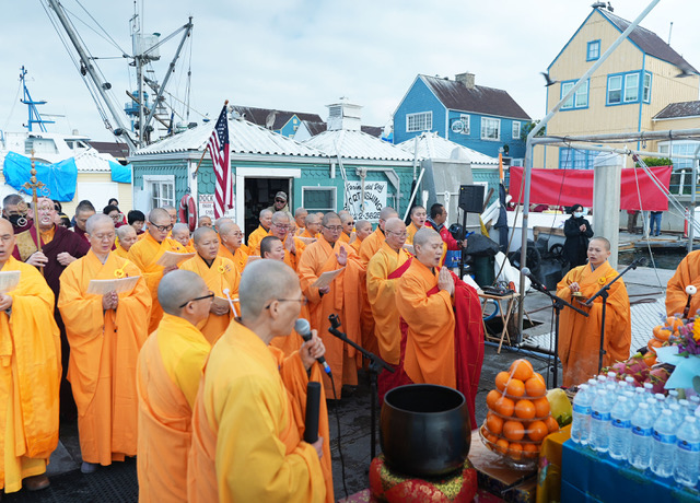 第三世多杰羌佛文化藝術館週日在洛杉磯Marina Del Rey內港堤岸舉辦祈福放生活動，特別禮請世界佛教總部副主席釋證達教尊主法
