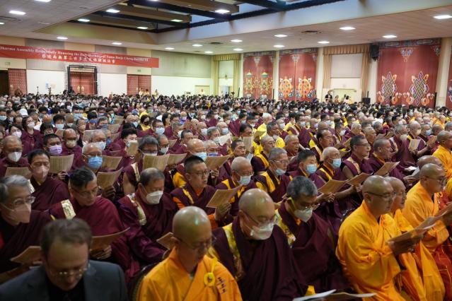 來自全美和世界各地上千佛教信眾匯聚一堂，共慶佛誕。