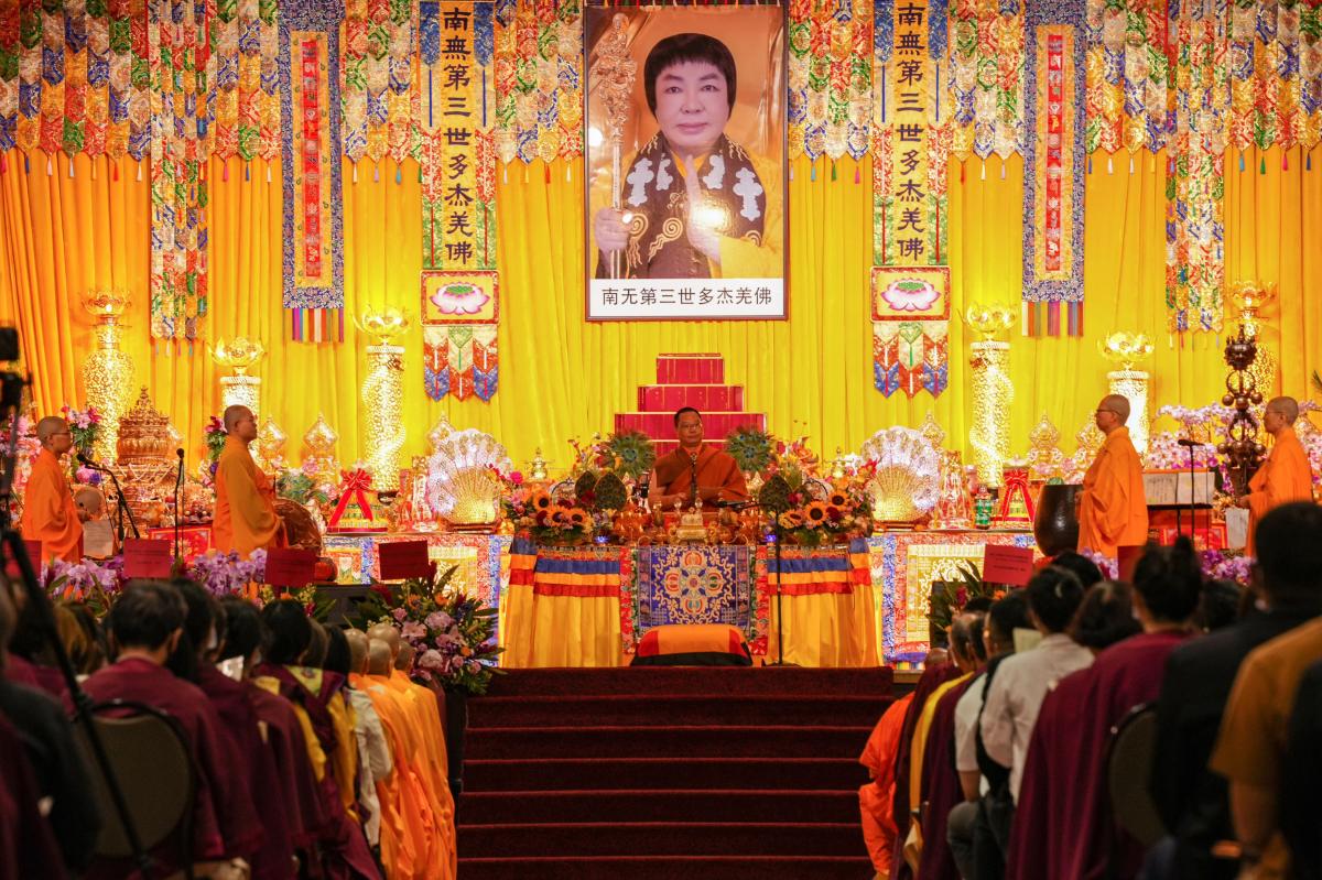 《南無第三世多杰羌佛經藏總集》發行 全球佛教徒蒞美迎經藏賀佛誕