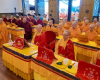 與會大眾在主法師華藏寺暨弘法寺住持若慧孺尊帶領下恭誦《金剛般若波羅蜜經》，並舉行佛前大供。