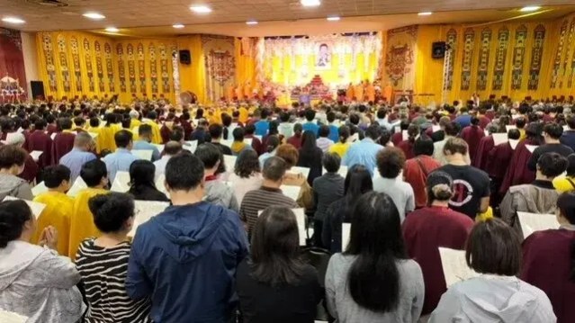 世界佛教總部、聖蹟寺、華藏寺、慈善寺及聖格講堂近日在南加州聯合主辦三場大型佛教法會，來自全美和世界各地上千佛教信眾匯聚一堂，共慶佛誕，祈求世界和平。（主辦單位提供）